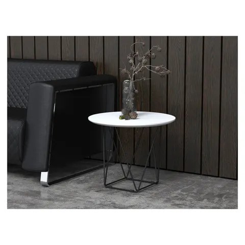 Masă joasă RFG Erika H, 52 x 52 x 42 cm, blat alb și picioare metalice negre, probă asamblată